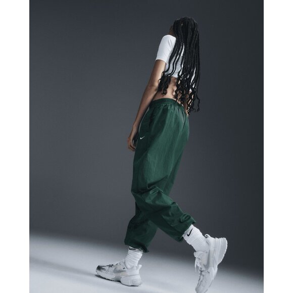 Nike Sports Women's Mid-Rise Oversized Woven Joggers Gorge Green, med - Picture 2 of 4